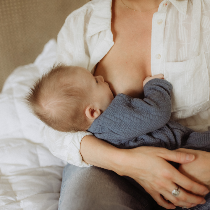 Exclusive Breastfeeding for at Least Four Months Is Associated with a Lower Prevalence of Overweight and Obesity in Mothers and Their Children after 2-5 Years from Delivery